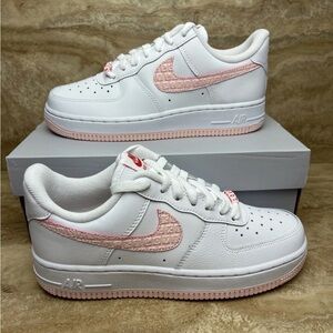 Nike Womens Air Force 1 07 VD Valentines Day White Pink Women Casual Sneakers
